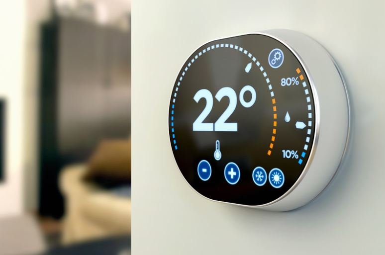 Smart home technology enhances the functionality of smart thermostats by providing greater control over home temperature and energy efficiency